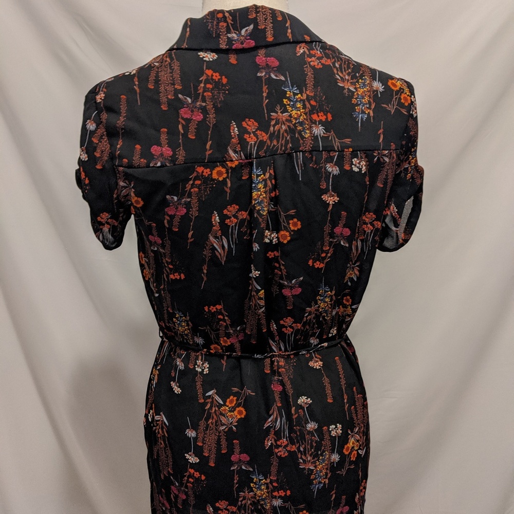 *2/$5 SALE!* Lilly White Floral Tunic Top (Size S) - Picture 5 of 5